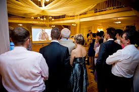 Prezentacja multimedialna podczas wesela